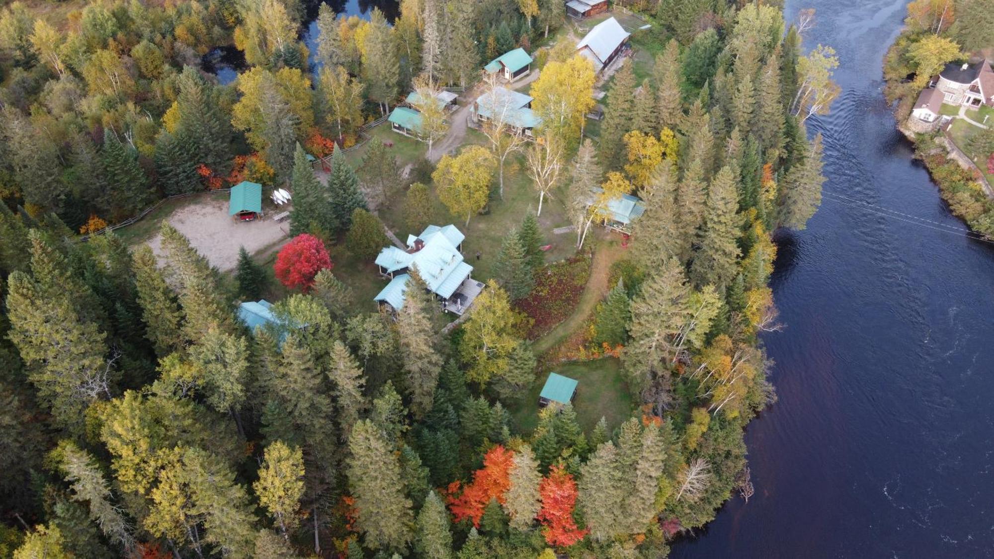 Domaine Le Bostonnais - Le Village En Bois Rond La Tuque Exterior photo