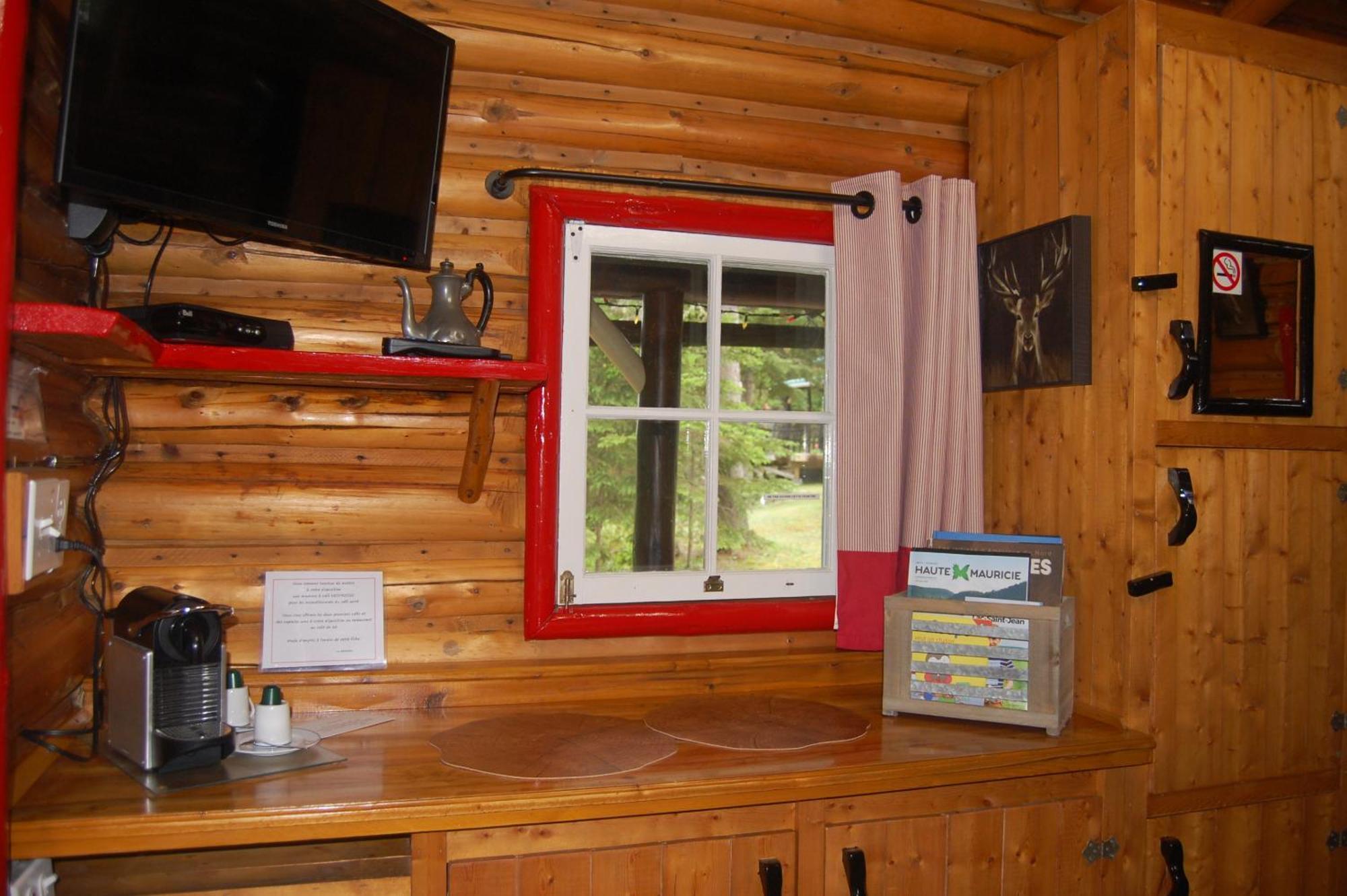 Domaine Le Bostonnais - Le Village En Bois Rond La Tuque Room photo